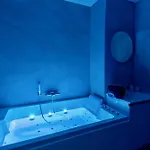 Apartment L'escale Mourillon - Plage, Balneo & Soleil