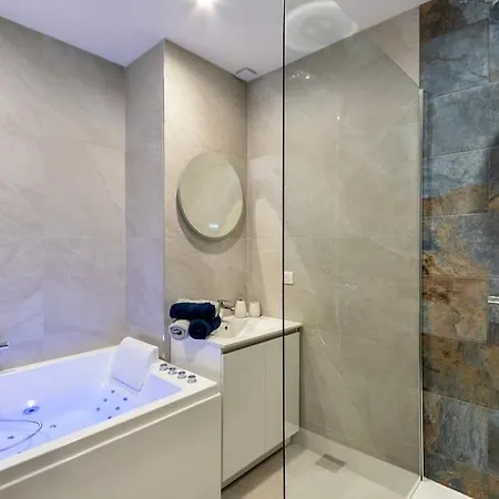 Apartament L'escale Mourillon - Plage, Balneo & Soleil