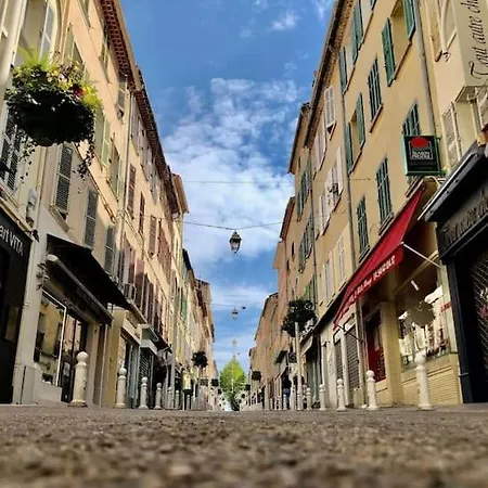 L'escale Mourillon - Plage, Balneo & Soleil Tulon