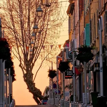 L'escale Mourillon - Plage, Balneo & Soleil